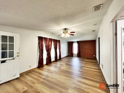 Photo 5 of 38 of home located at 5696 SW 56th Place Ocala, FL 34474