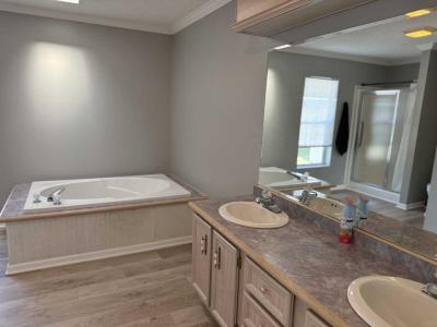 Photo 5 of 16 of home located at 322 Lilac Ln Matteson, IL 60443