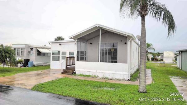Photo 1 of 2 of home located at Hawaiian Isles Mobile Home Estates 4120 Oahu Ct Ruskin, FL 33570