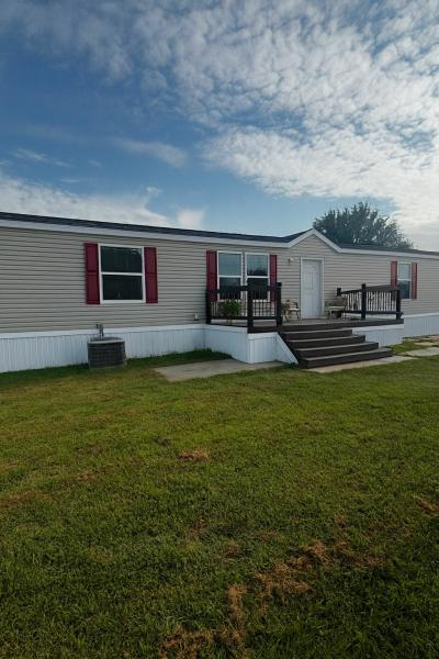 Mobile Home at 2305 E 19th Street N #E08 Newton, IA 50208