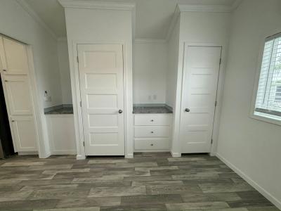 Photo 5 of 9 of home located at 2 South Lake Side Lake Placid, FL 33852