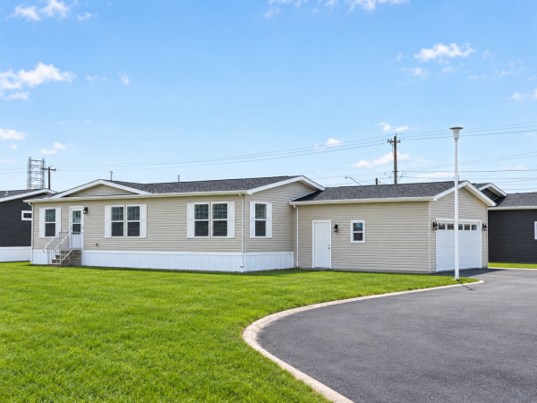 Photo 1 of 2 of home located at 102 Maple Creek Ct. Walbridge, OH 43465