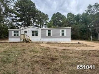 Mobile Home at 10111 Road 444 Philadelphia, MS 39350