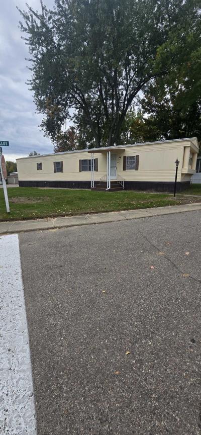Photo 4 of 19 of home located at 414 Lancelot Pl. #48 Lansing, MI 48906