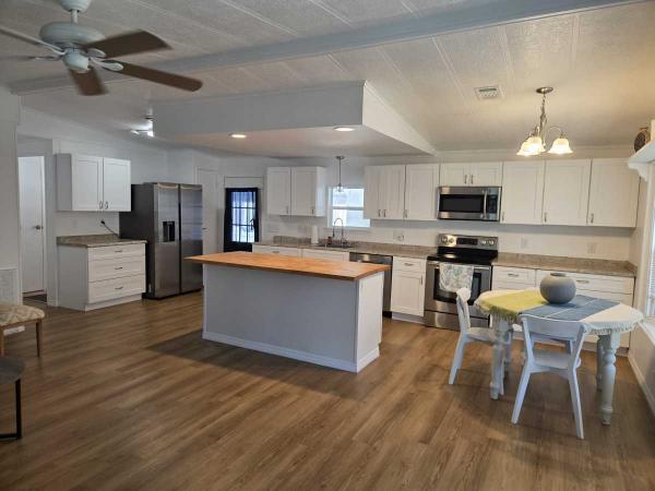 1985  Mobile Home For Sale