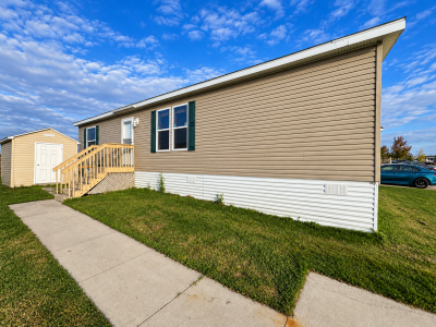 Mobile Home at 2013 Peregrine #423 Stewartville, MN 55976