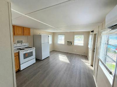 Photo 4 of 10 of home located at 127 Southland Court Avon Park, FL 33825