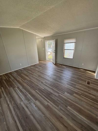 Photo 4 of 24 of home located at 242 Kathy Circle Jackson, MI 49202
