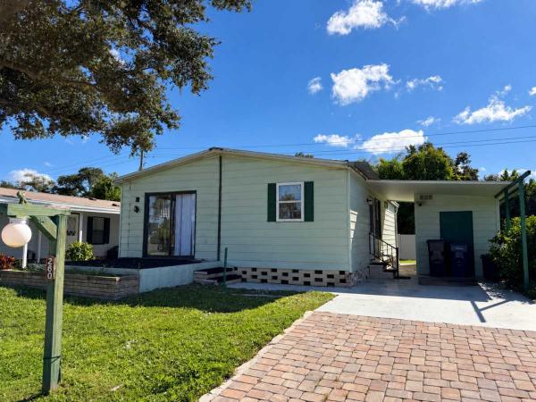Photo 1 of 2 of home located at 5700 Bayshore Blvd Lot 260 Palmetto, FL 34221