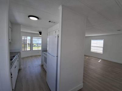 Photo 4 of 8 of home located at 322 Avocado St Bradenton, FL 34207