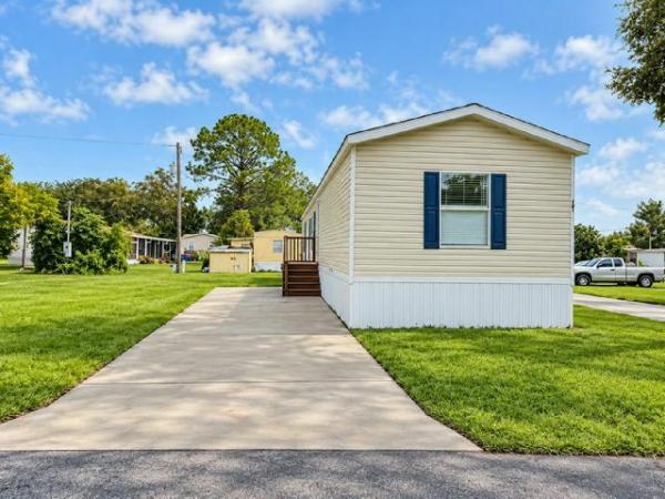 Photo 1 of 2 of home located at 101 W. Seaflower Street Apopka, FL 32712