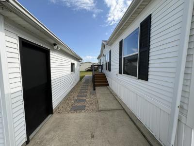 Photo 4 of 20 of home located at 25753 Shoal Creek Dr Monee, IL 60449