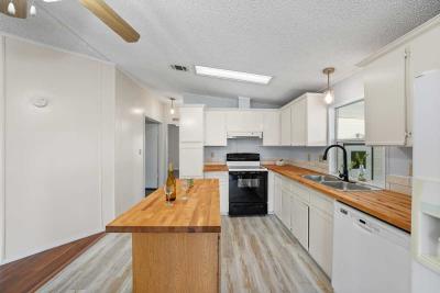 Mobile Home at 867 SE Oakgrove Terrace Crystal River, FL 34429