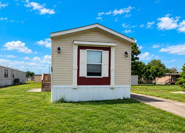 Photo 1 of 2 of home located at 2701 Leary Lane, Lot 60 Victoria, TX 77901
