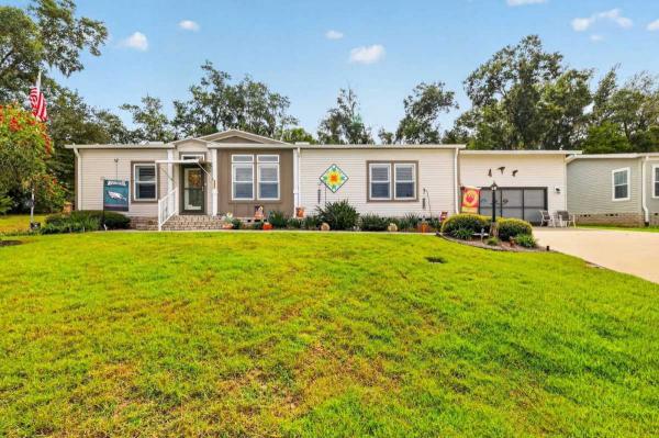 Photo 1 of 2 of home located at 450 Watson Dr Lady Lake, FL 32159