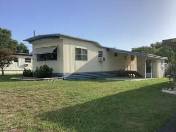 Photo 1 of 2 of home located at 12701 SE Sunset Harbor Rd Lot 41 Weirsdale, FL 32195