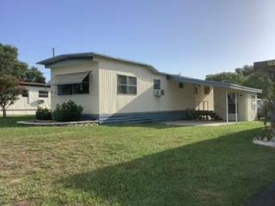 Mobile Home at 12701 SE Sunset Harbor Rd Lot 41 Weirsdale, FL 32195