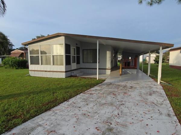 Photo 1 of 2 of home located at 919 Debbie Street Wildwood, FL 34785