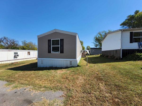 Photo 1 of 2 of home located at 107 Dawson Drive Columbia, TN 38401