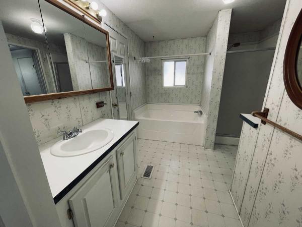 1994 SKYLINE WOOD MANOR Manufactured Home