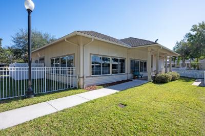 Photo 3 of 17 of home located at 127 Coral Crest Dr Lot 160 Valrico, FL 33594
