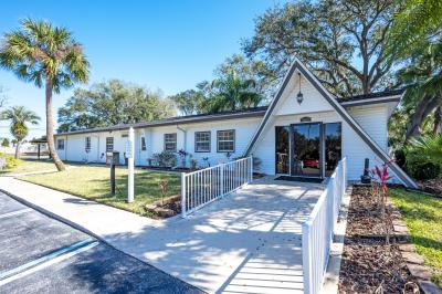Photo 4 of 14 of home located at 117 Pioneer Ln Valrico, FL 33594