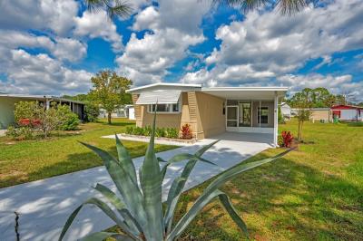 Photo 4 of 32 of home located at 100 Lily Drive Fruitland Park, FL 34731