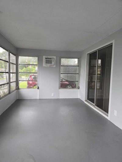 Photo 4 of 24 of home located at 9925 Ulmerton Rd., #595 Largo, FL 33771