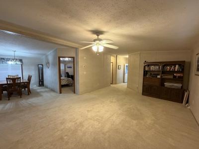 Photo 4 of 16 of home located at 29103 Meadow Lane Gibraltar, MI 48173