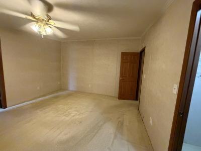 Photo 5 of 16 of home located at 29103 Meadow Lane Gibraltar, MI 48173
