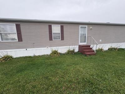 Photo 4 of 20 of home located at 13 Cynthia Lane Beecher, IL 60401