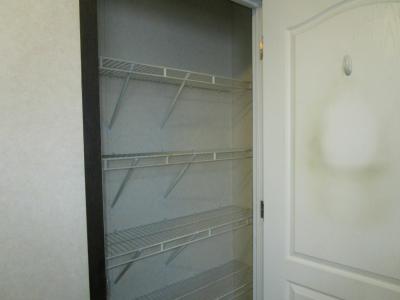 Photo 4 of 15 of home located at 23630 Pine Drive Brownstown, MI 48174
