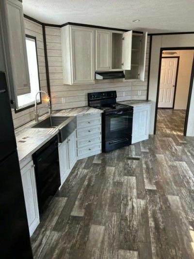 Photo 5 of 13 of home located at 888 County Road 1663 Cullman, AL 35058