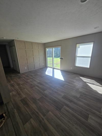 Photo 4 of 23 of home located at 1044 Falcon Crest Lane Summit, MS 39666