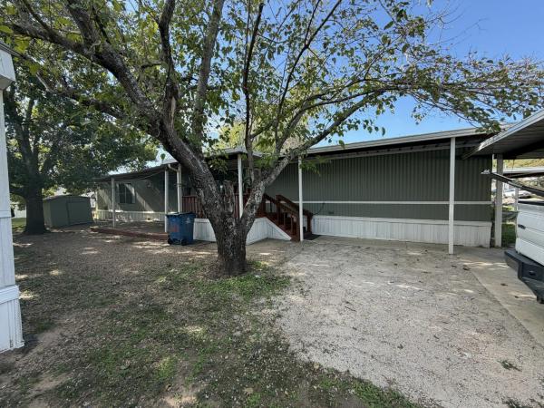 2000 CMH MANUFACTURING INC Mobile Home For Sale
