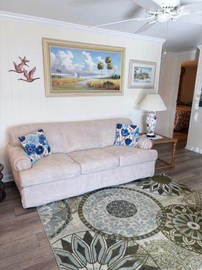Photo 5 of 62 of home located at 258 Glenwood Lane Naples, FL 34112