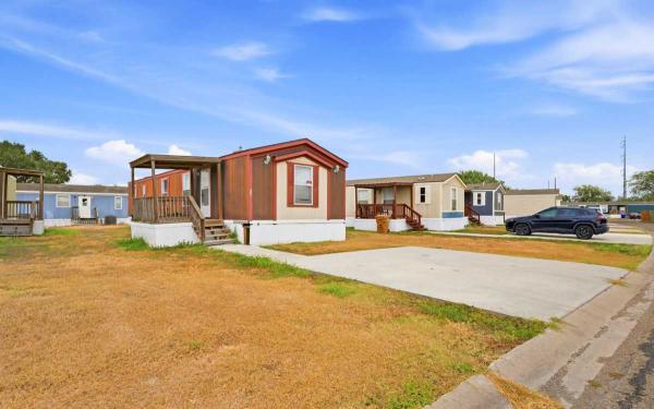 Photo 1 of 2 of home located at 3322 IH 69 Access Rd. Lot 116 Corpus Christi, TX 78410