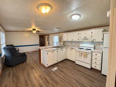 Mobile Home at 67 Village Ct Mediapolis, IA 52637