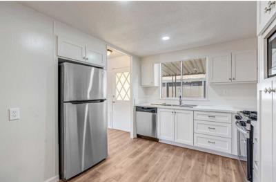 Photo 2 of 14 of home located at 105 Herndon, # 132 Fresno, CA 93720