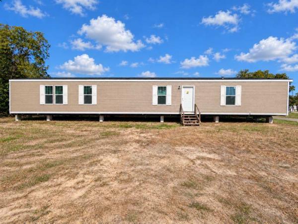 Photo 1 of 2 of home located at Heritage Homes Usa Inc. 918 Southeast Blvd Clinton, NC 28328