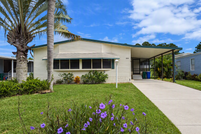 Photo 1 of 17 of home located at 2064 East Lakeview Drive Sebastian, FL 32958