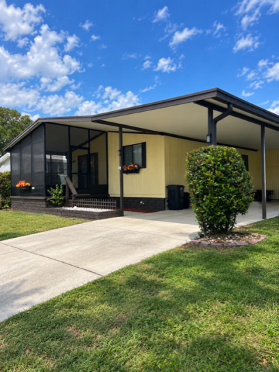 Photo 3 of 12 of home located at 5535 SW 61st Lane Ocala, FL 34474