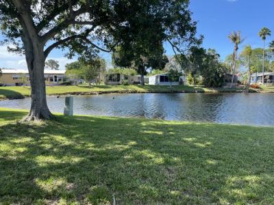 Photo 4 of 16 of home located at 1405 82nd Avenue, Site #257 Vero Beach, FL 32966