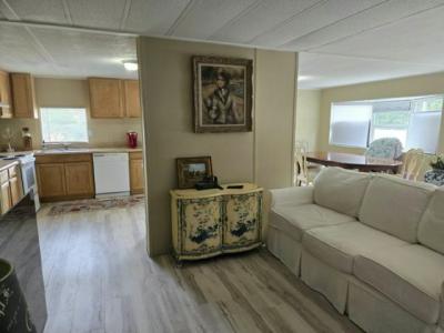 Photo 4 of 21 of home located at 11 Lisa Lane Greenacres, FL 33463