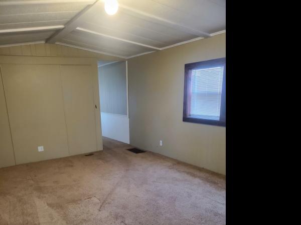 1987 Holly Park Homes Overland Park Mobile Home