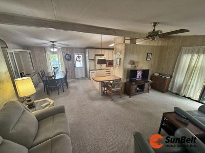 Photo 5 of 24 of home located at 197 S Sycamore Drive Tavares, FL 32778