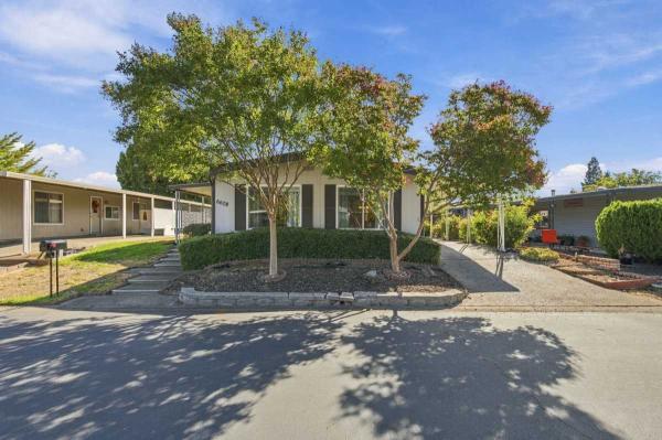 1975  Mobile Home For Sale
