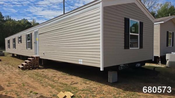 Photo 1 of 2 of home located at Columbus Mobile Home Broker I Po Box 9647 Columbus, MS 39705