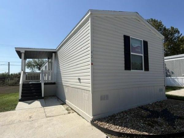 Photo 1 of 2 of home located at 9605 W Us Highway 90 Lot #423 San Antonio, TX 78245