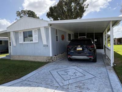 Photo 4 of 53 of home located at 1319 Ember Drive Lakeland, FL 33815